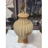 Terractotta urn lamp no shade bottom loose (SR250)