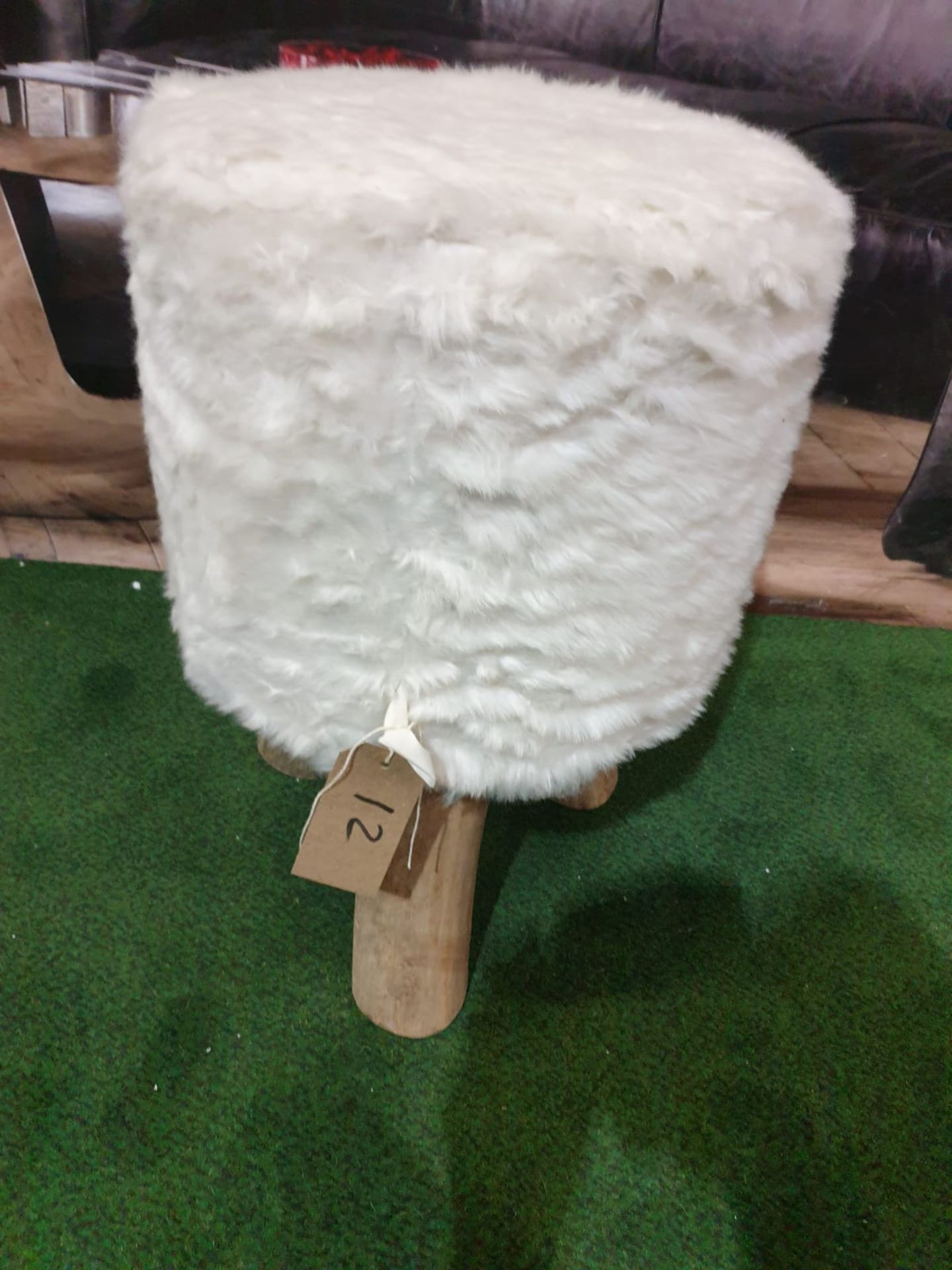 Bleu Nature F016 Mousse Driftwood stool finished in Grizzly Bianco White Wool 380 x 380 x 510mm - Bild 3 aus 3