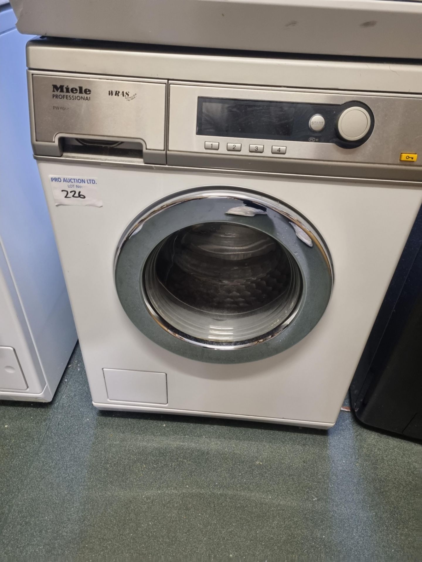 Miele Professional PW 6055 Plus LP Commercial Washing Machine Capacity 5.5 Kg (54 Litres) Size ( - Bild 2 aus 2