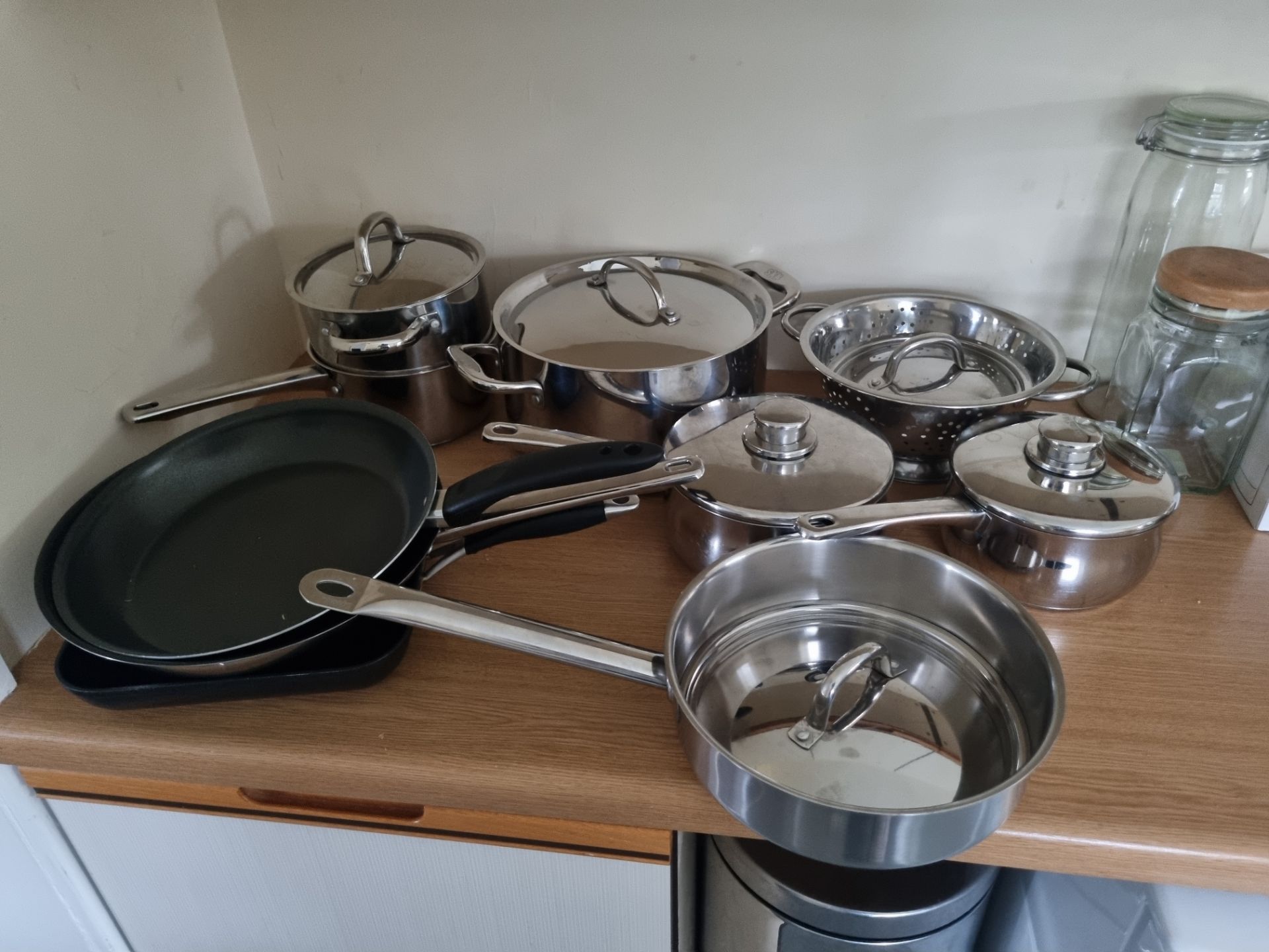 5 x Stainless Steel Saucepans In Various Sizes Stainless Steel Frying Pan 3 X Teflon Frying Pans