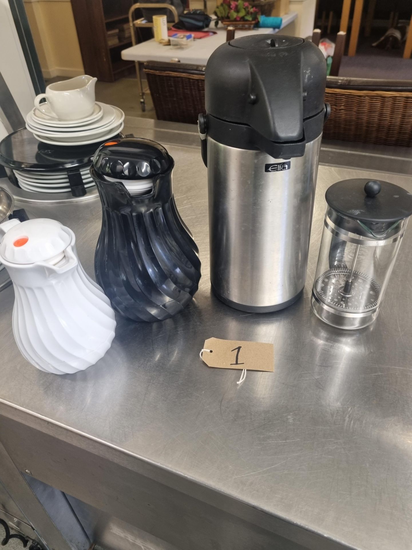 2 x Connoisserve Coffee Pot White 40oz / 1.2l Insulated 1 X Ilia Vacuum Insulated Stainless Steel