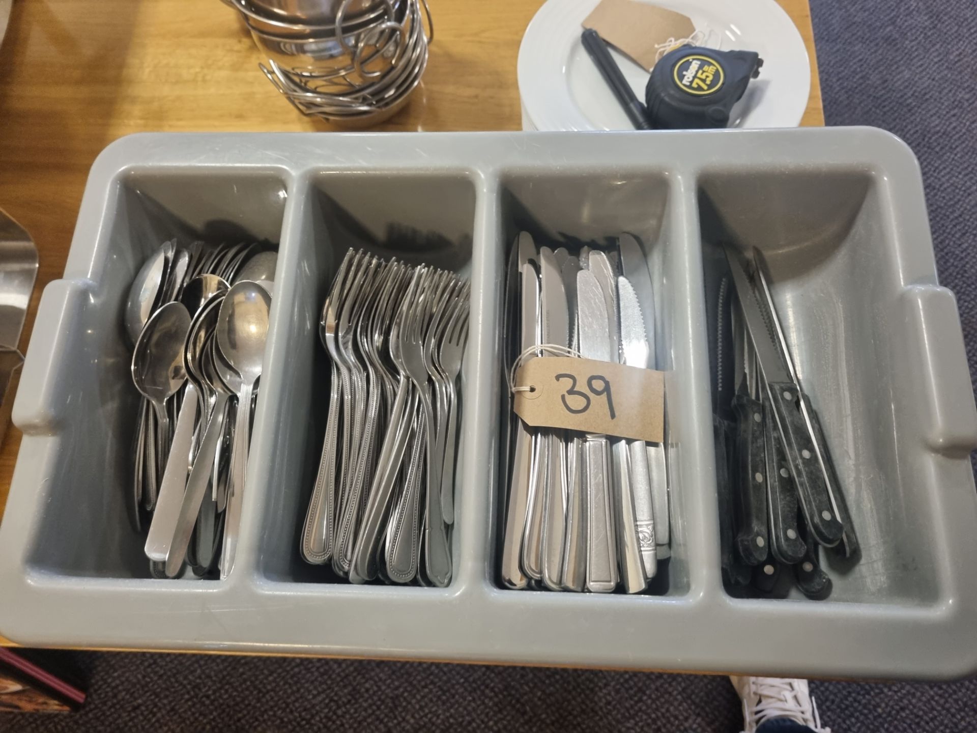 A Large Quantity Of Cutlery Comprising Of Knives Forks Spoons and Steak Knives - Complete With 4 - Bild 2 aus 2