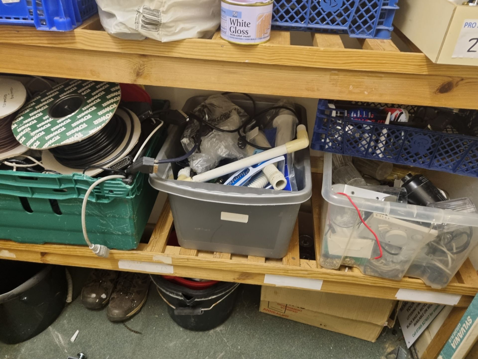 A Large Quantity Of Electrical Spares Including Cabling Light Bulbs And Fittings - Image 3 of 4