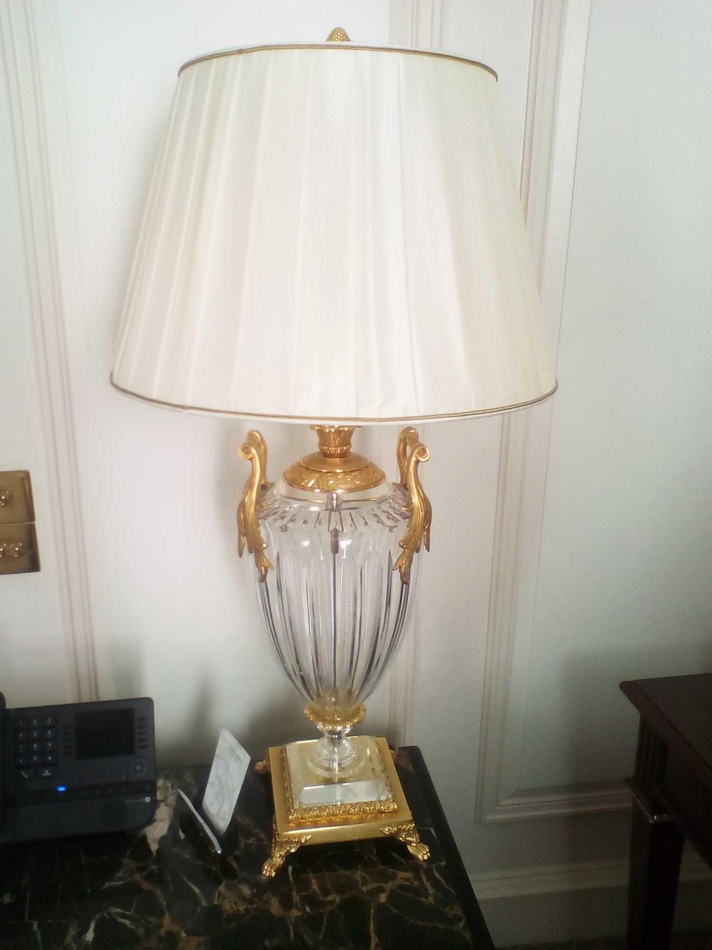 A Laudarte Crystal Table Lamp Inserts And Decorations In 24ct Gold With Shade 95cm Tall (Room 101 - Bild 2 aus 2