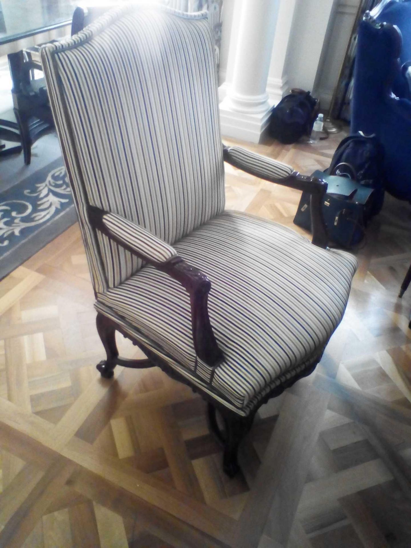 Accent Chair In Upholstered Striped Fabric 64 x 49 x 84cm Mounted On A Swivel Base (Room 102) - Bild 2 aus 2