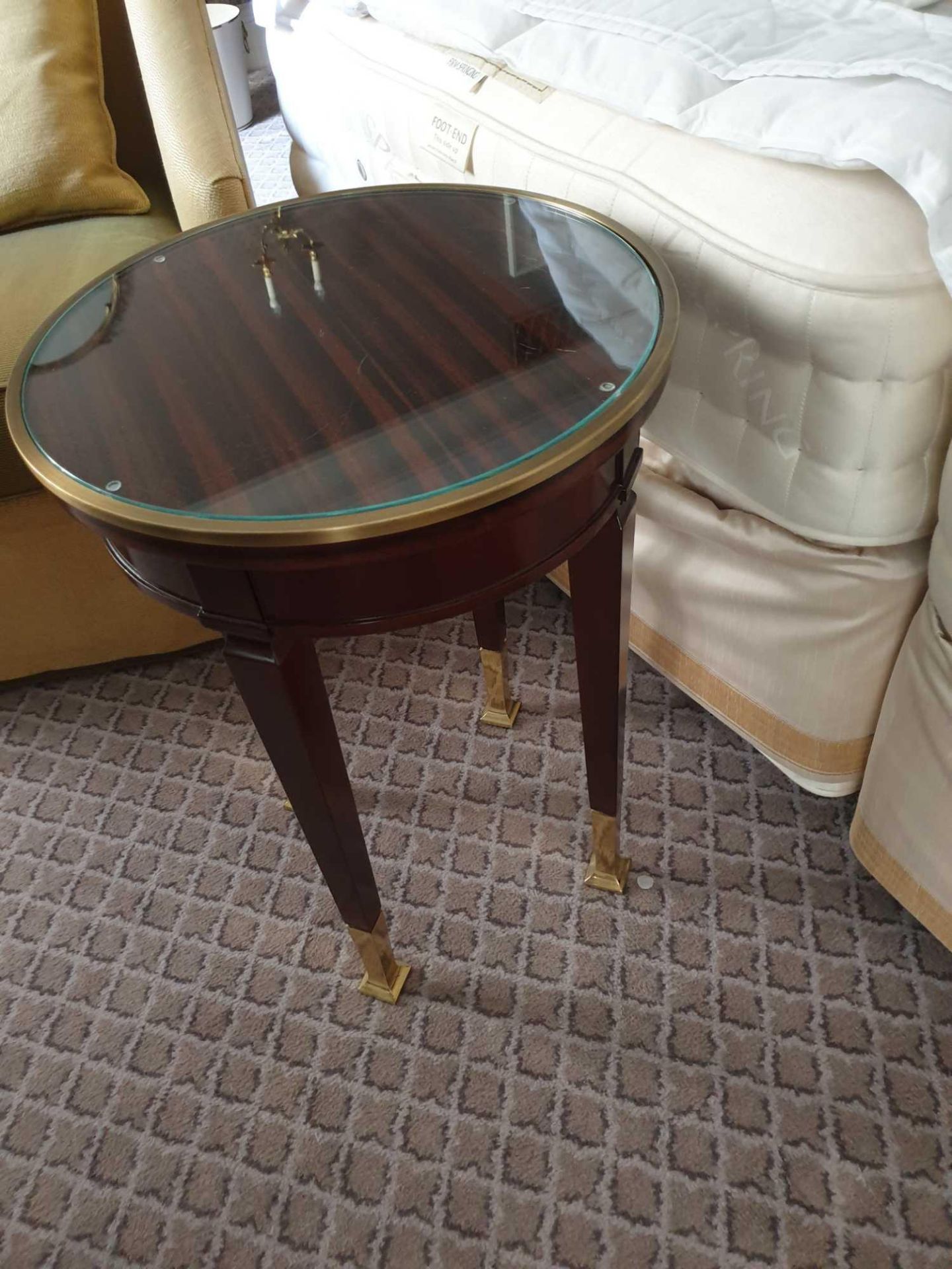 Circular Side Table With Antiqued Plate Top And Brass Trim Mounted On Tapering Legs With Brass - Bild 2 aus 2