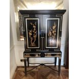 English Georgian Style Black Lacquered Chinoiserie Gilded Cocktail Cabinet Martini Bar Bifold Two