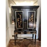 English Georgian Style Black Lacquered Chinoiserie Gilded Cocktail Cabinet Martini Bar Bifold Two