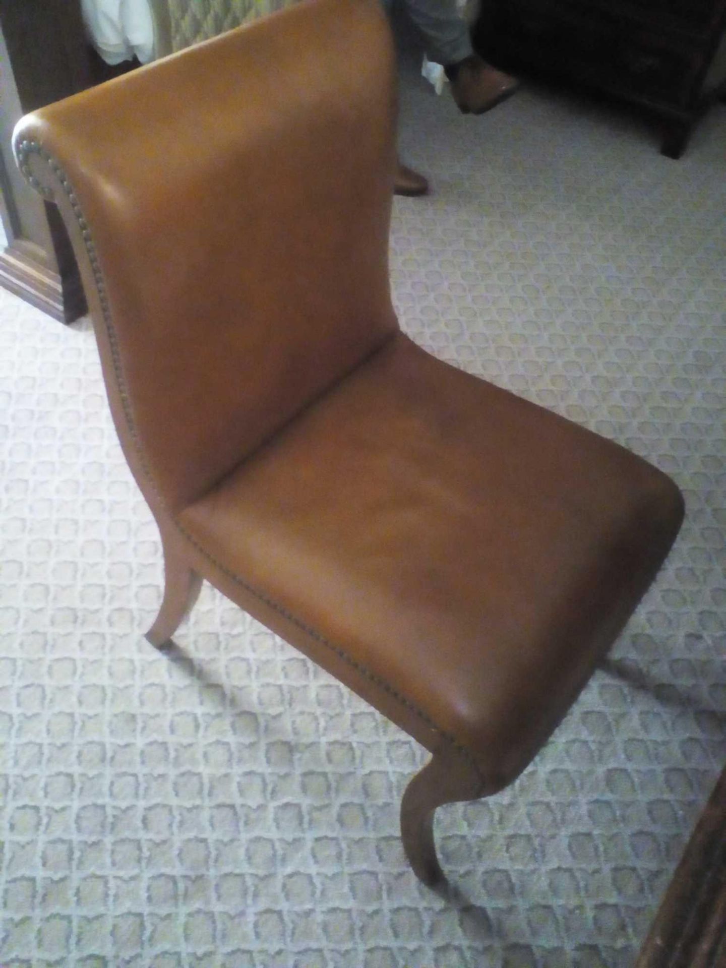 Scroll Back Leather Side Chair Legs And Frame In Solid Oak With A Stained Finish Upholstered In - Bild 2 aus 2