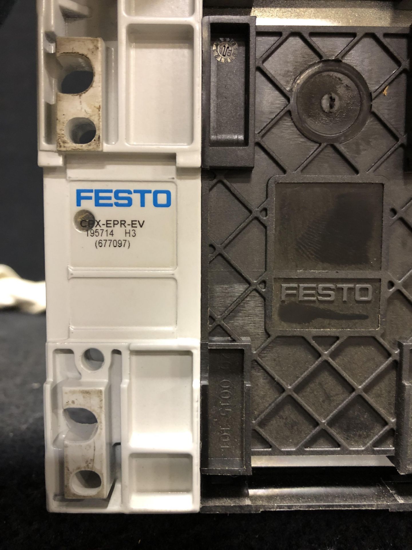 LOT OF 2 - FESTO ELECTRIC VMPA-KMS1-8-5 CONNECTING CABLE & VMPA2-MPM-EMM-4 ELECTRICAL MODULE FOR VAL - Image 6 of 10
