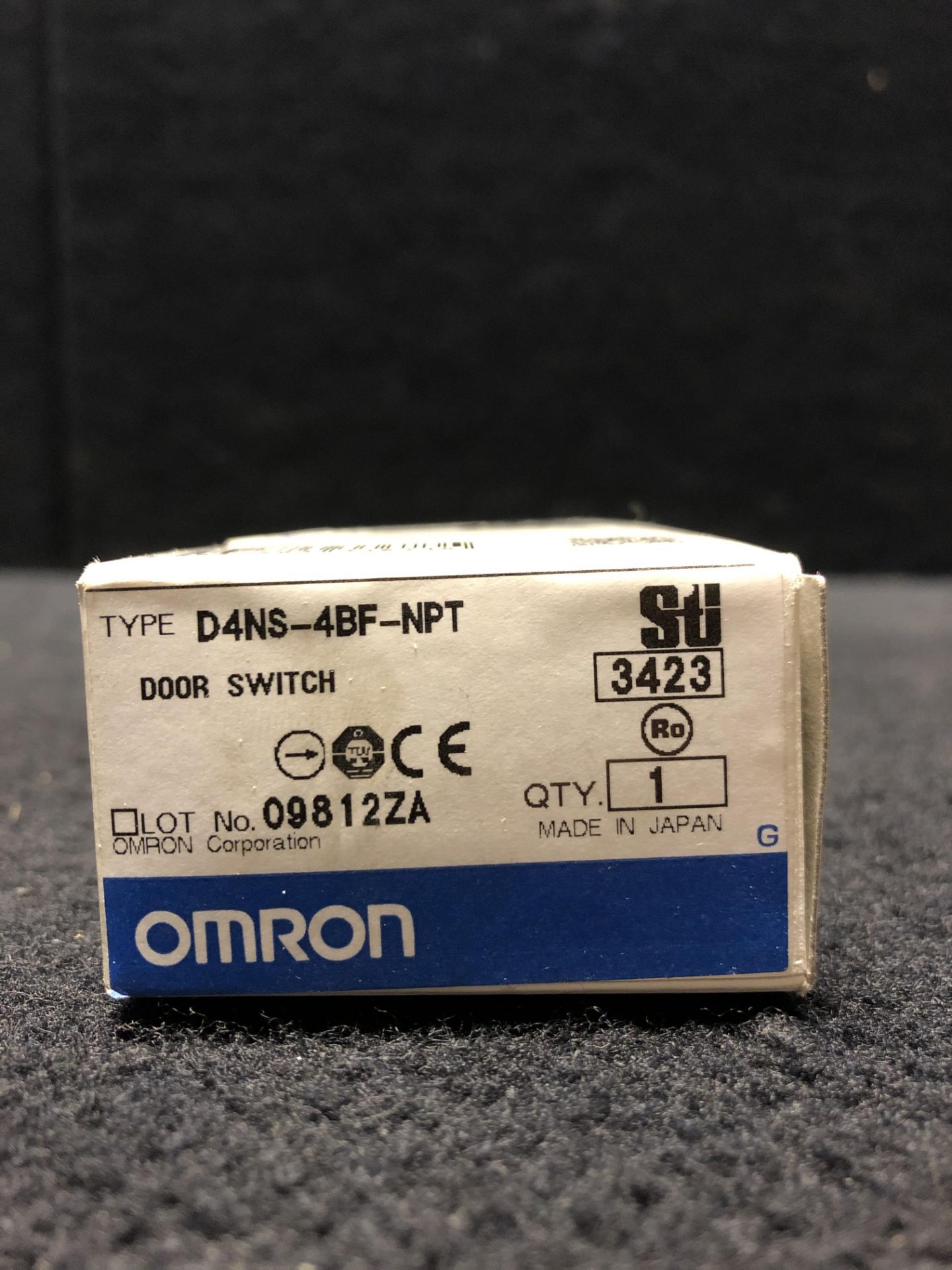 NEW IN BOX - LOT OF 2 - OMRON D4NS-4BF-NPT DOOR SWITCH & OMRON E3NX-FA51 PHOTOELECTRIC SENSOR - Image 3 of 5