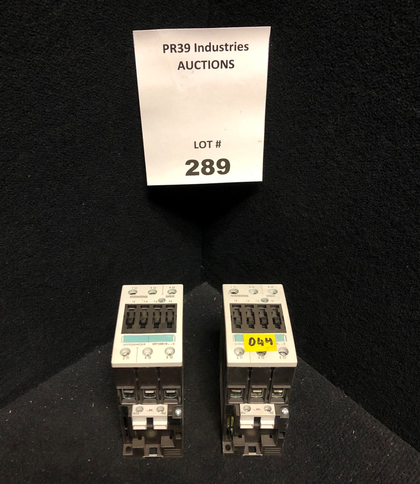 LOT OF 2 - SIEMENS 3RT1036-1BB40 POWER CONTACTOR 50 AMP, 24 VDC, 3 POLE