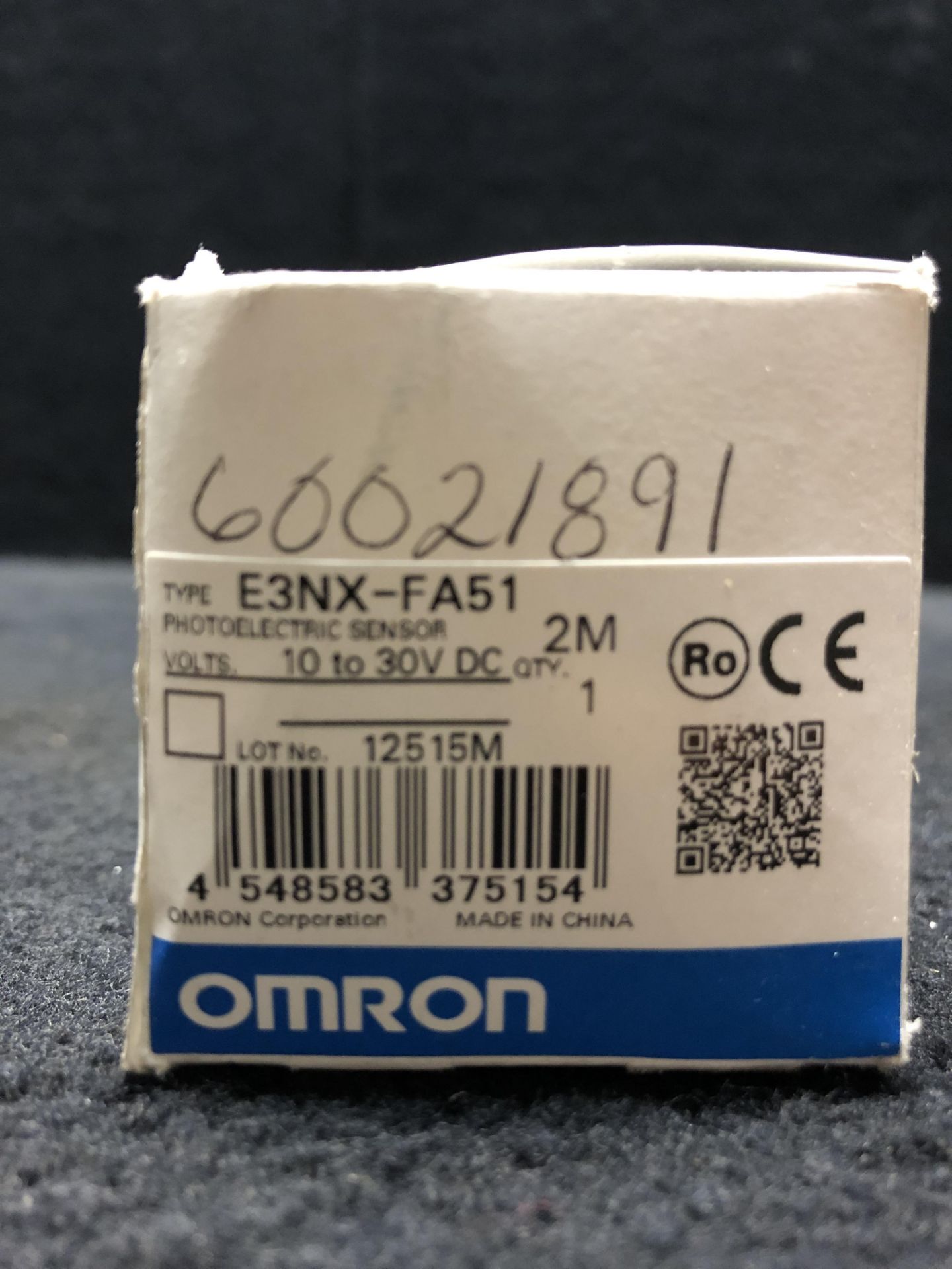 NEW IN BOX - LOT OF 2 - OMRON D4NS-4BF-NPT DOOR SWITCH & OMRON E3NX-FA51 PHOTOELECTRIC SENSOR - Image 5 of 5