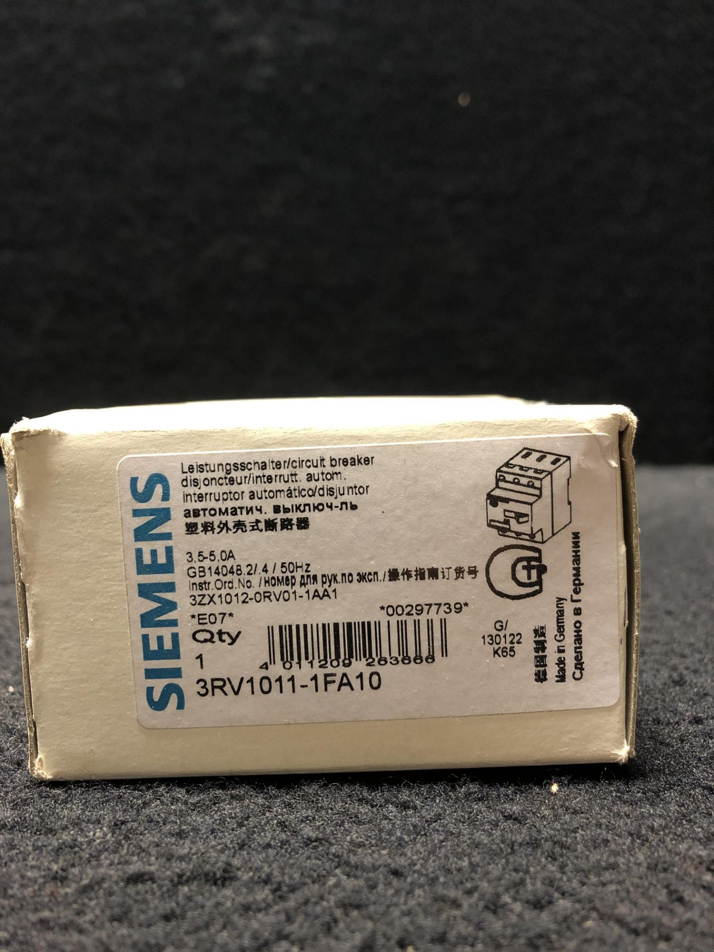 NEW IN BOX - LOT OF 3 - SIEMENS 3RV1021-1JA10 & 3RV1021-1FA10 CIRCUIT BREAKER - Image 7 of 7