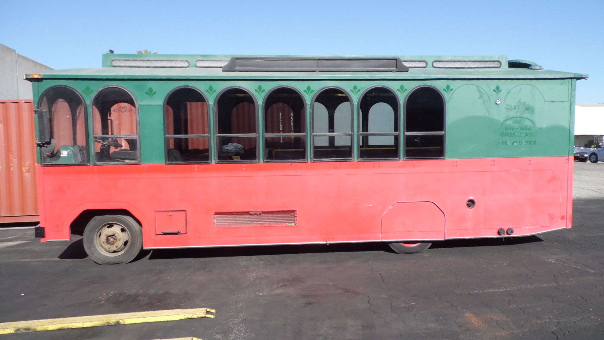 27FT. "PARTY TROLLEY" - W/ LOUNGE SEATING / BAR / BATHROOM (NEEDS WORK INFO. UPON REQUEST) - Image 2 of 13