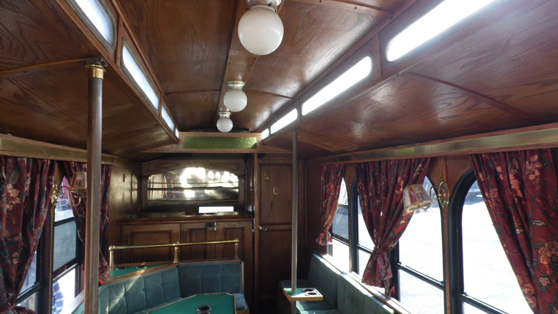 27FT. "PARTY TROLLEY" - W/ LOUNGE SEATING / BAR / BATHROOM (NEEDS WORK INFO. UPON REQUEST) - Image 8 of 13