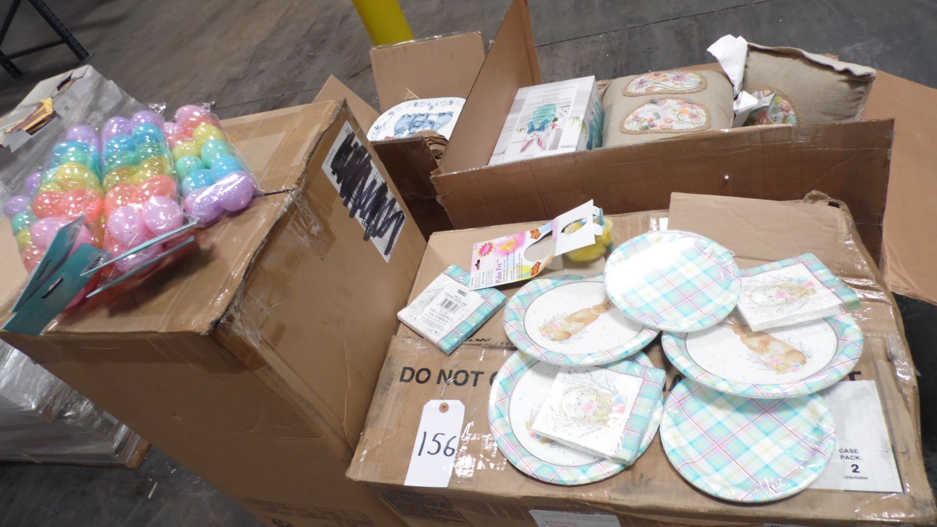PALLET OF EASTER ITEMS