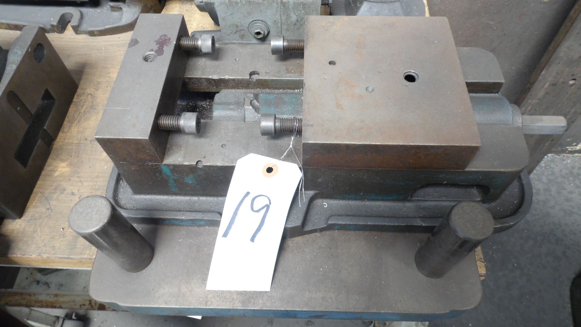 MACHINE VISE