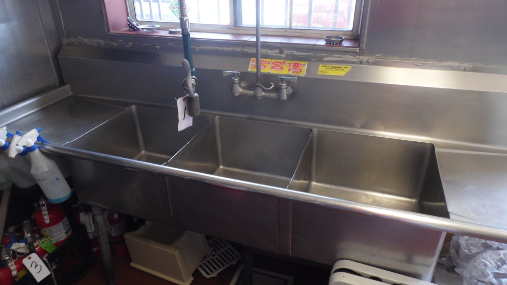 PARTY CARTS / FLAT BED TRAILERS / RESTAURANT EQUIPMENT