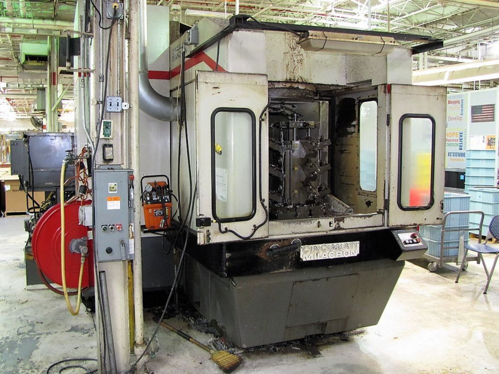 Cincinnati Milacron Maxim 500 Twin Pallet Horizontal Machining Center  - Image 2 of 5