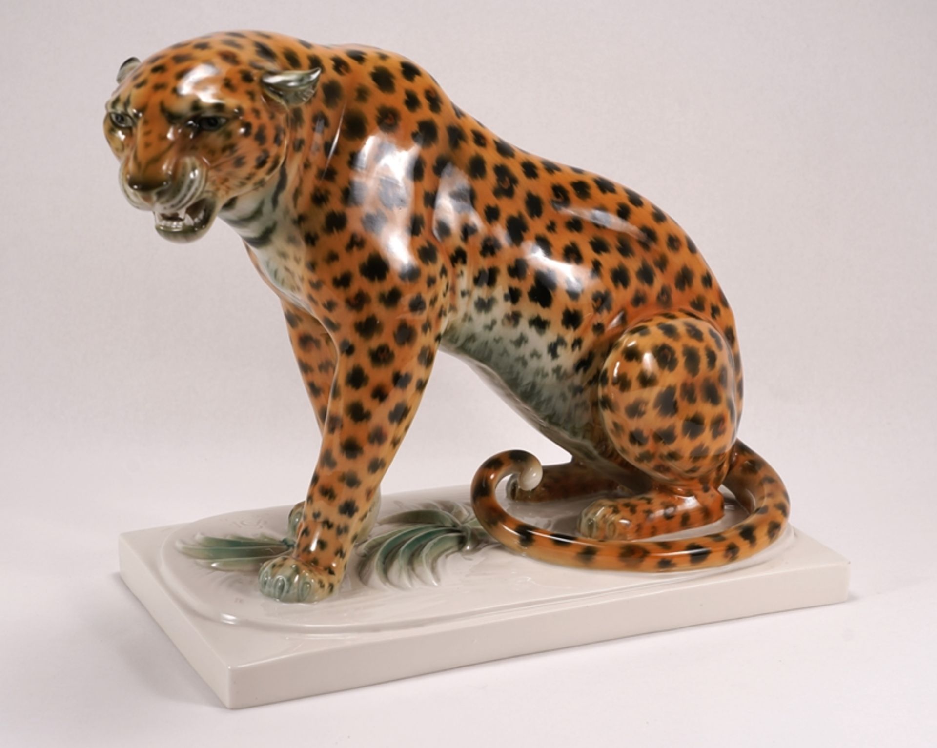 Sitzender Leopard