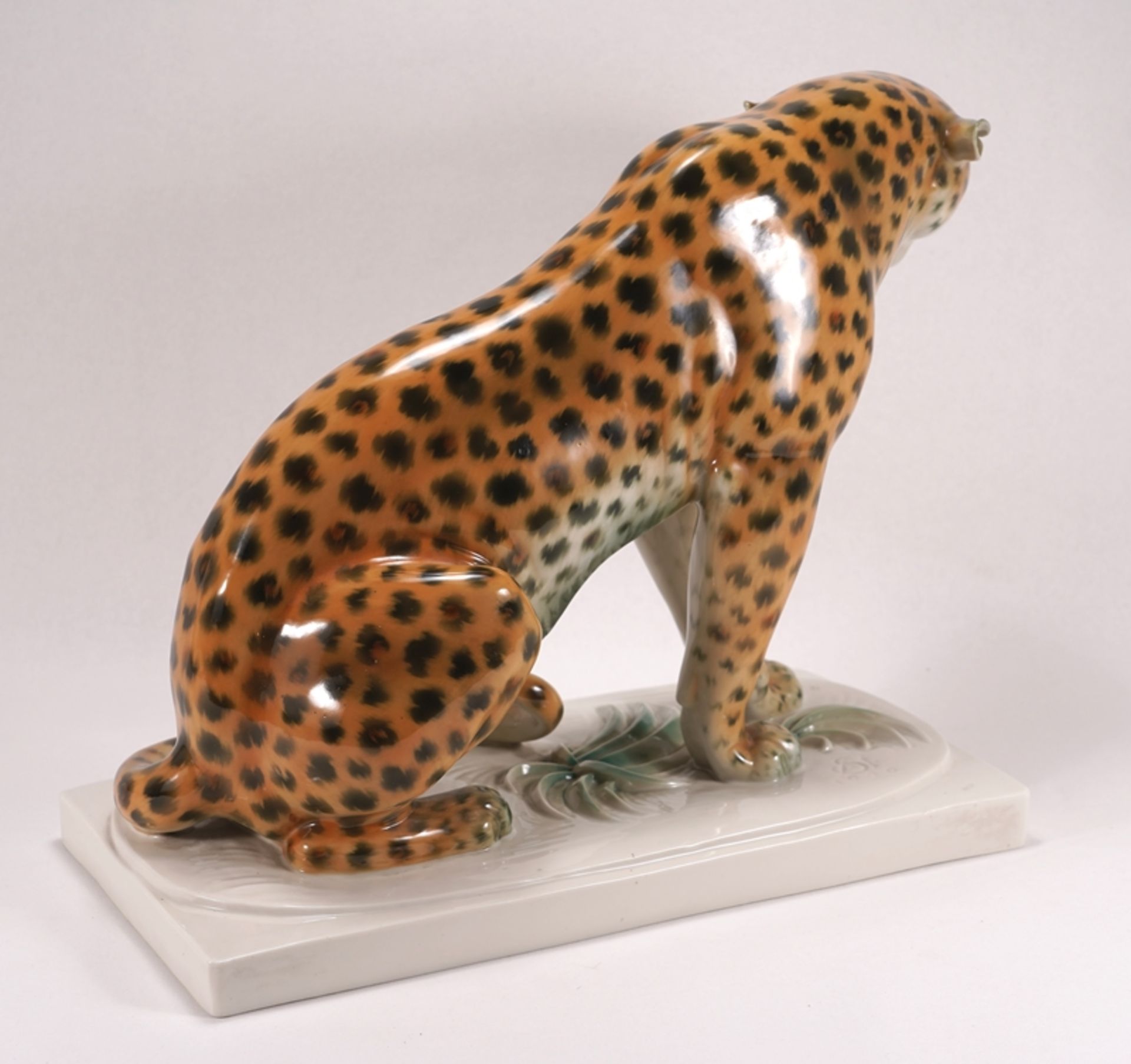 Sitzender Leopard - Bild 3 aus 5