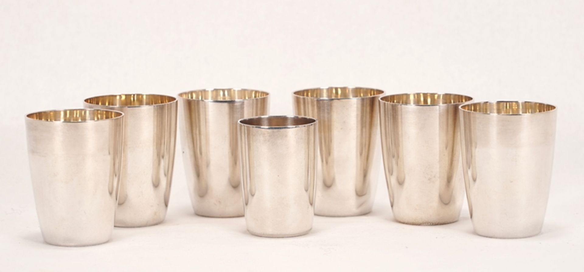 Sechs Schnapsbecher | Six schnapps cups