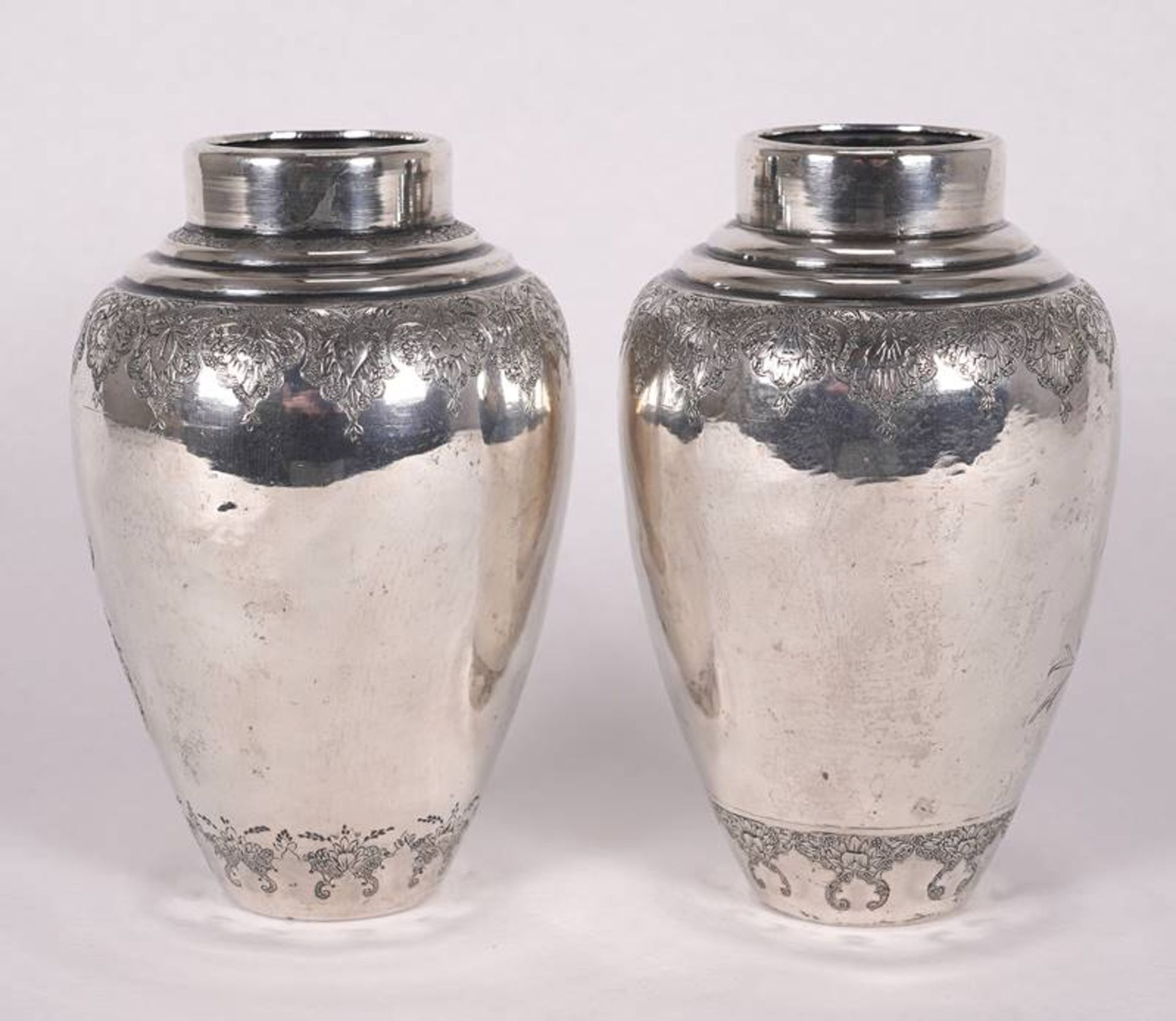 Pair of vases - Image 2 of 6