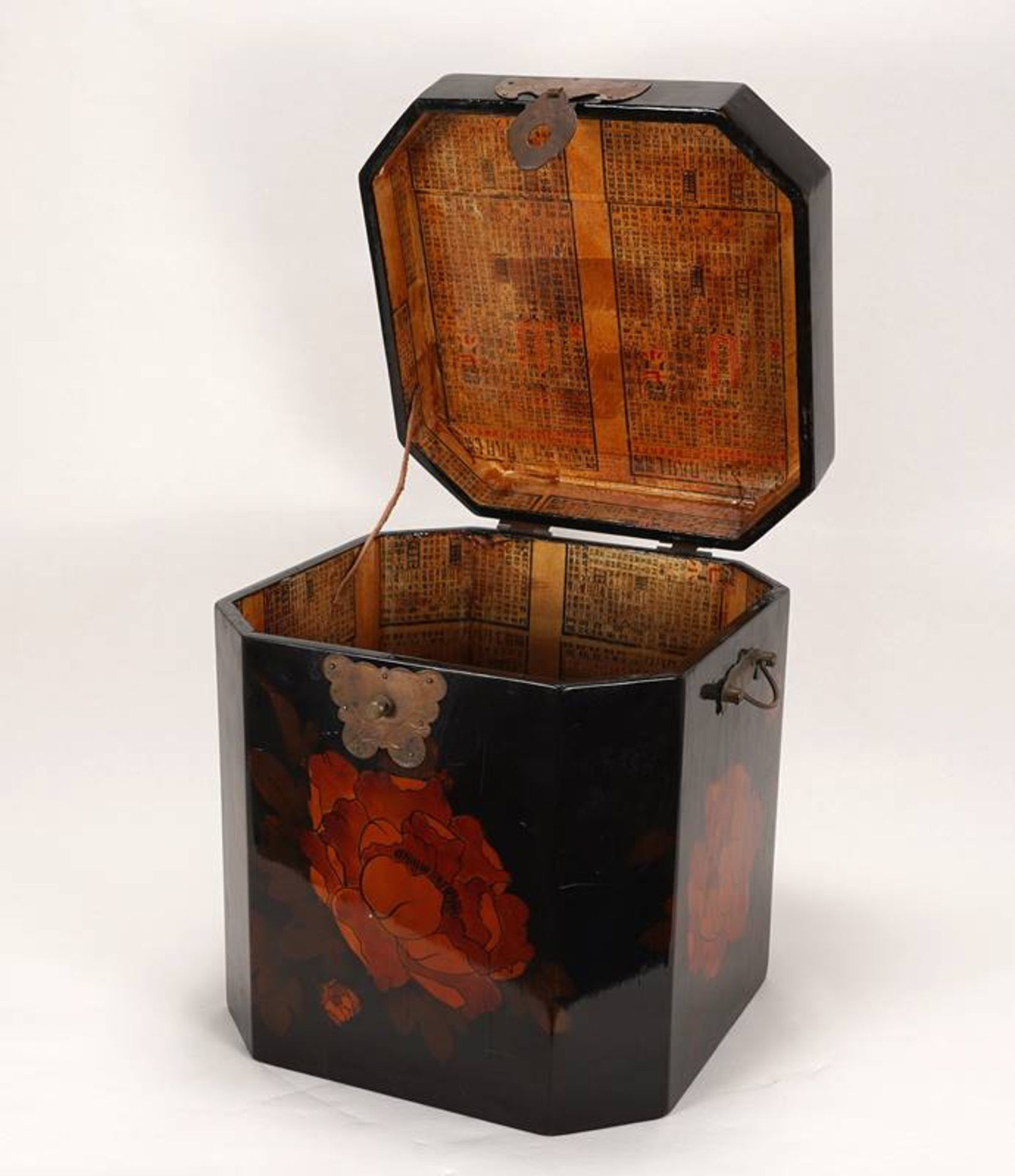 Lacquer chest - Image 4 of 6