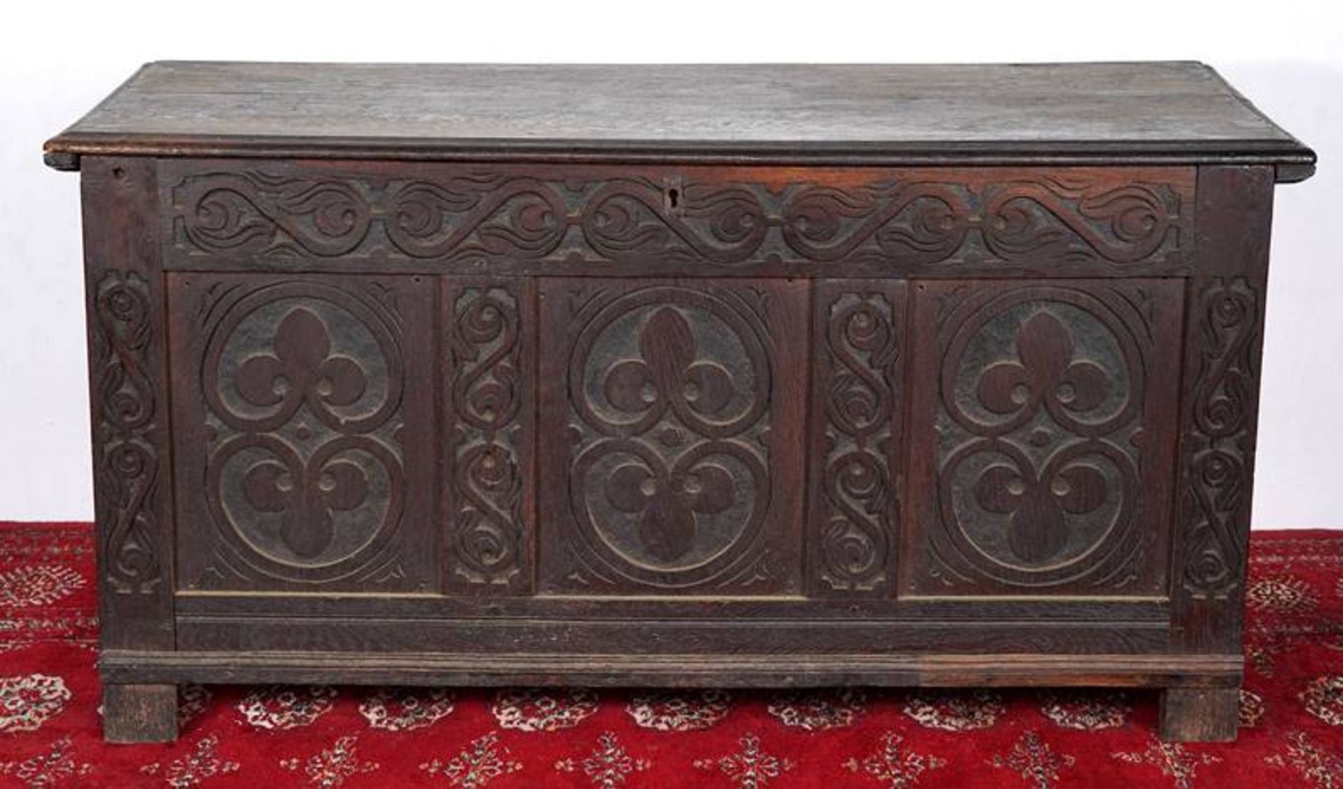 Baroque chest