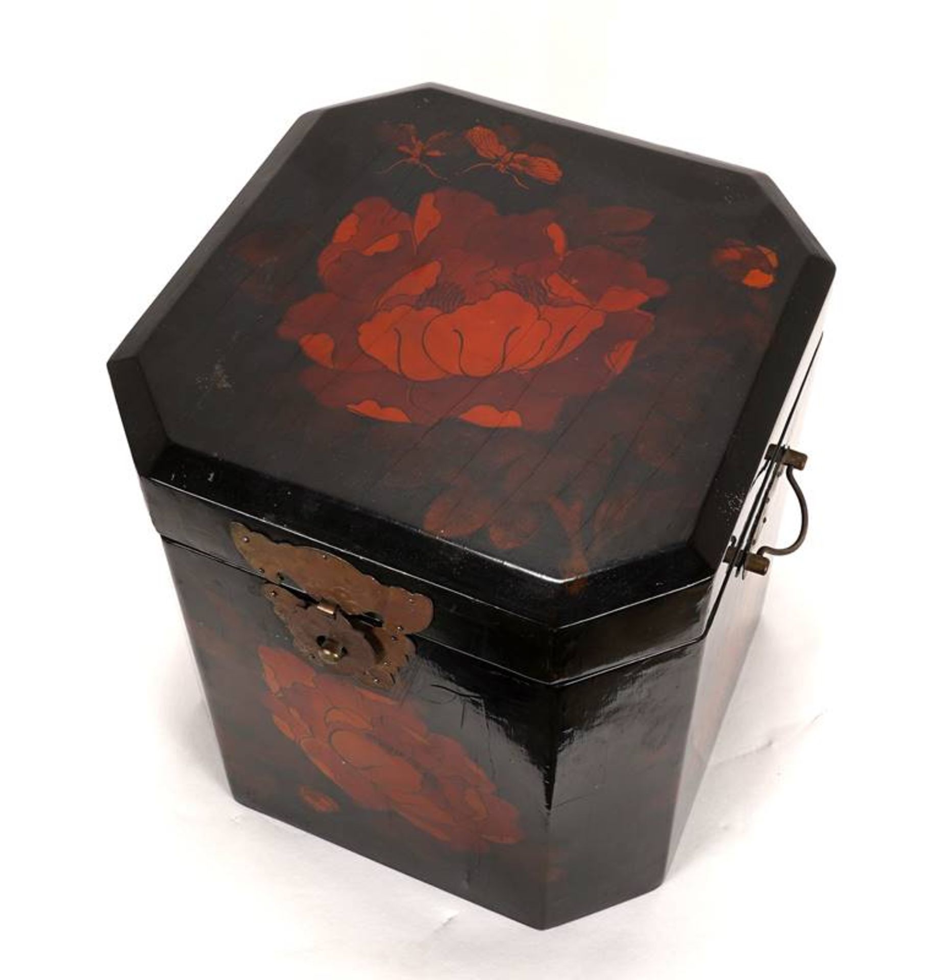Lacquer chest - Image 3 of 6