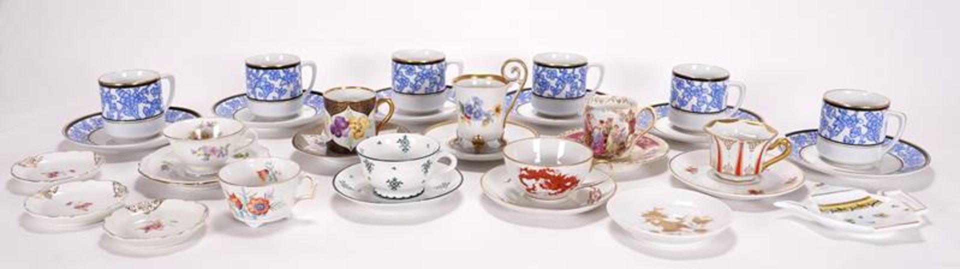 Convolute of demitasse cups