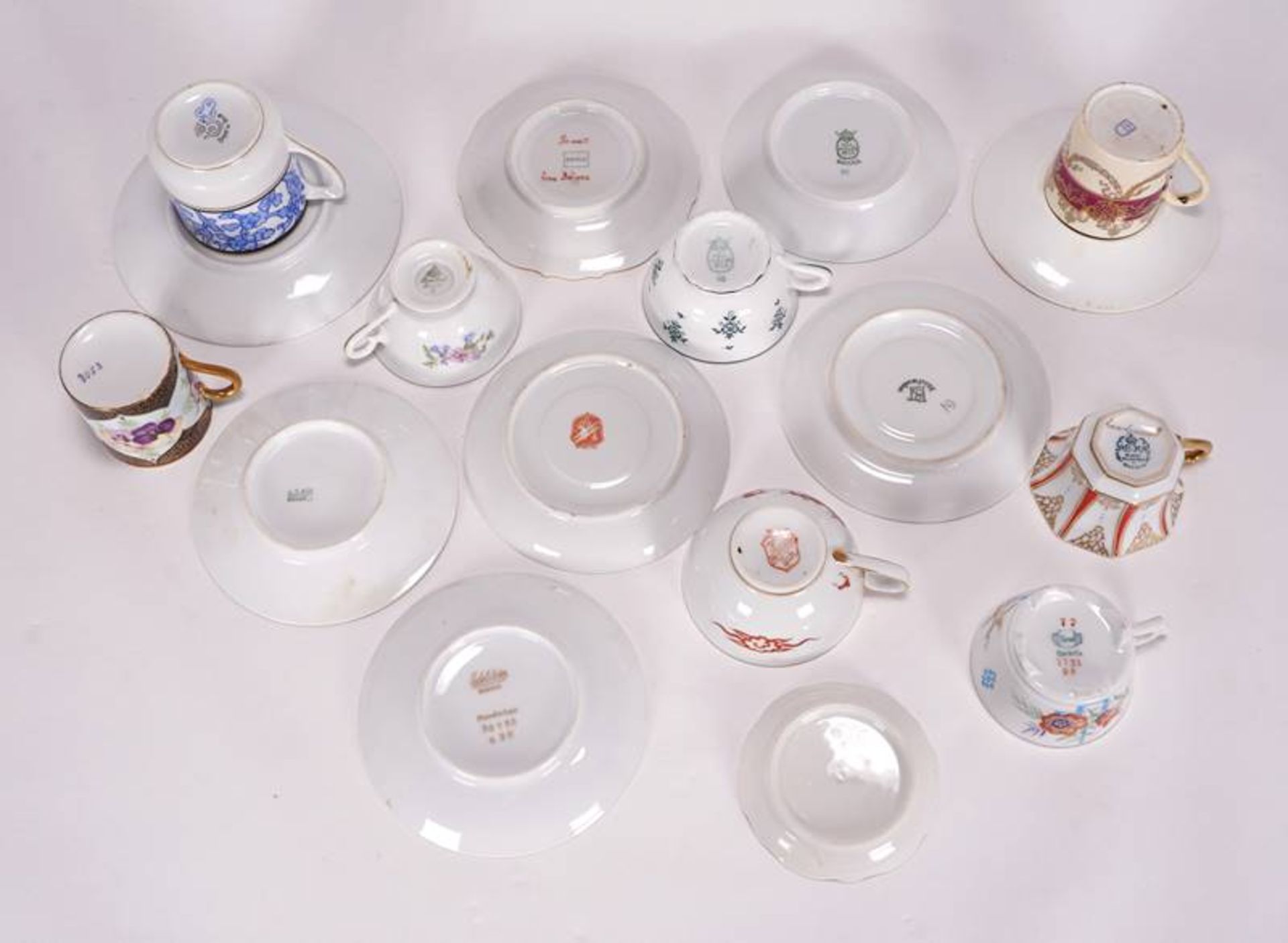 Convolute of demitasse cups - Image 5 of 6