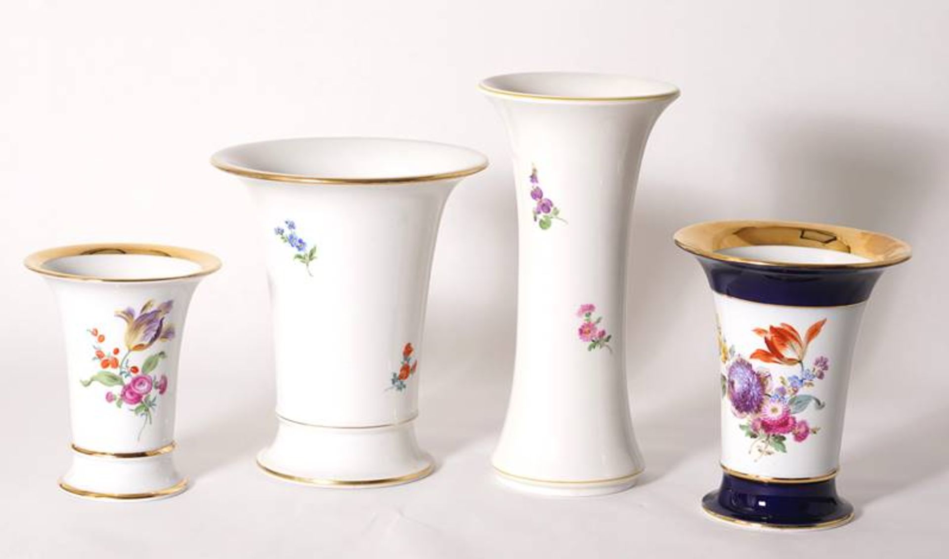 Vier Vasen - Bild 2 aus 3