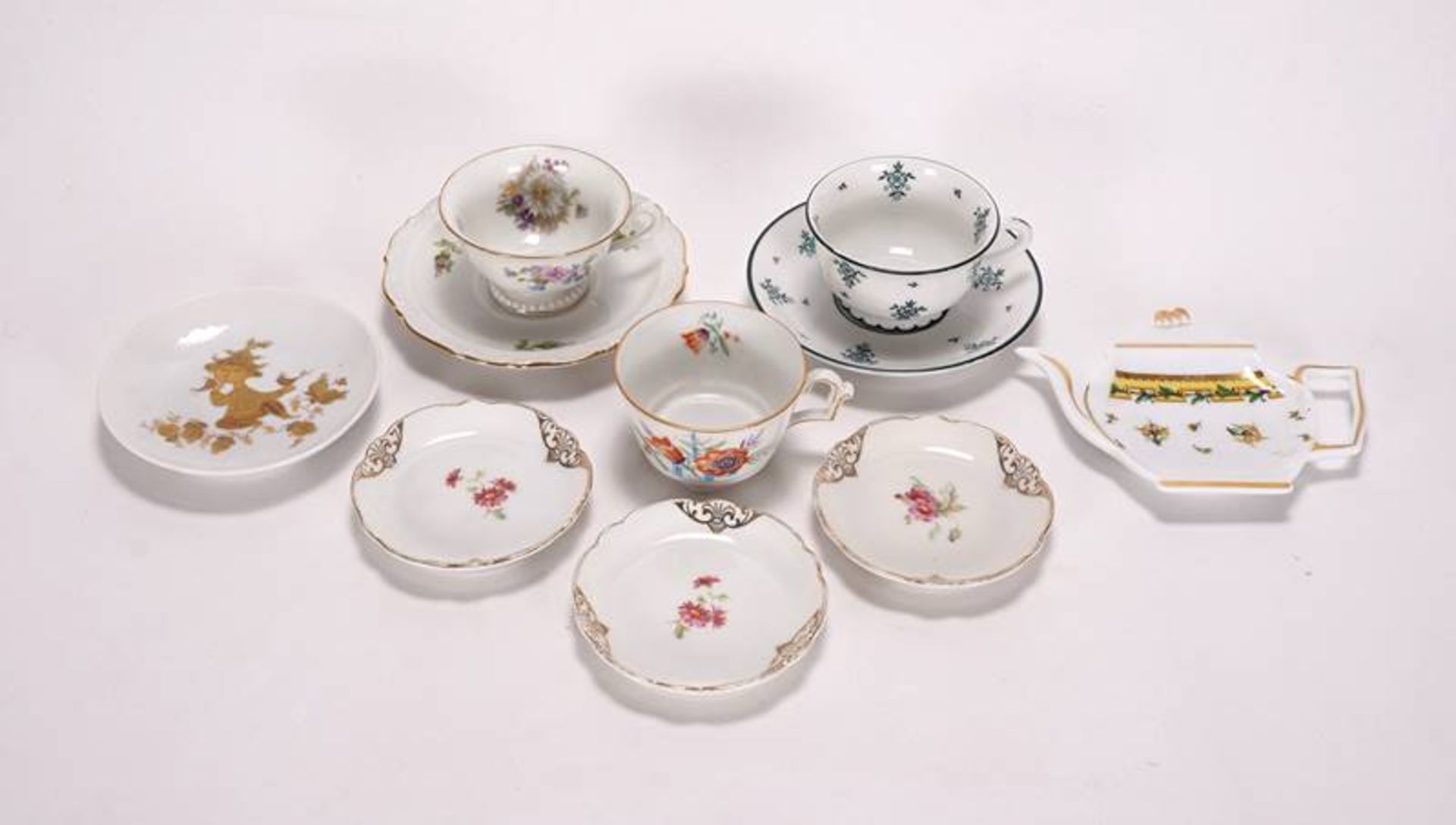 Convolute of demitasse cups - Image 4 of 6