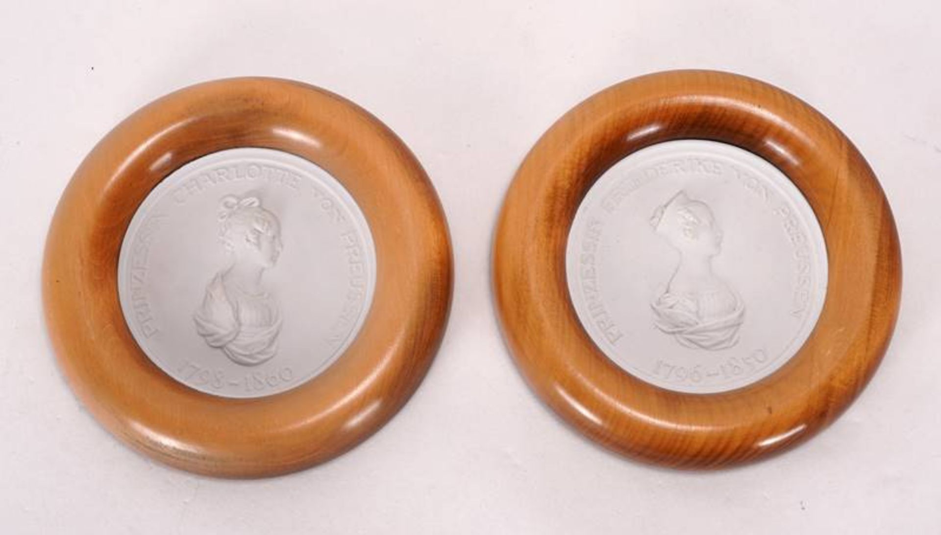 Two wall medallions Meissen