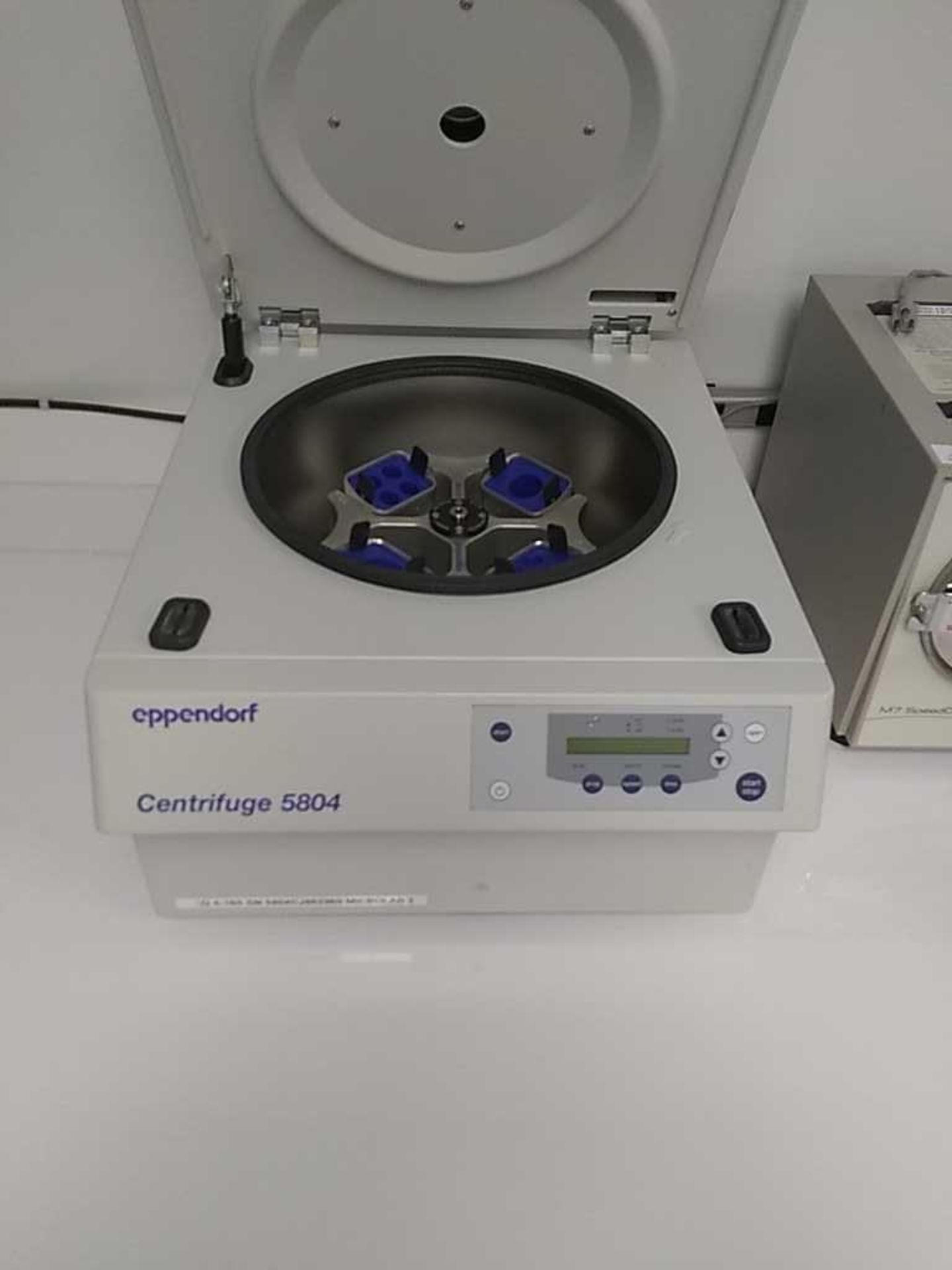 Eppendorf 5804 Benchtop Centrifuge With Rotor - Image 2 of 7