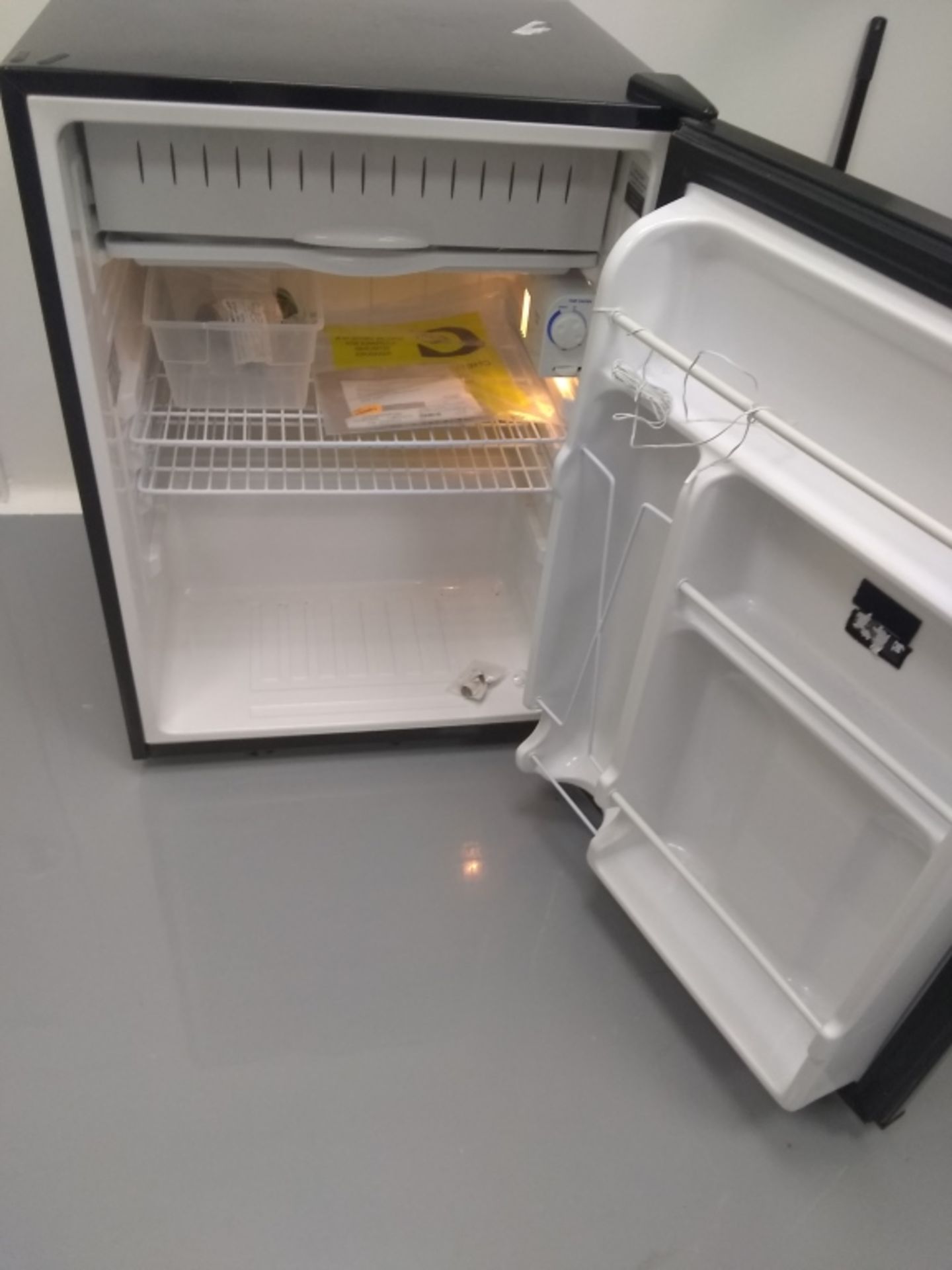 GE Under Cabinet Refrigerator Model GMR06AAPCBB - Image 2 of 3