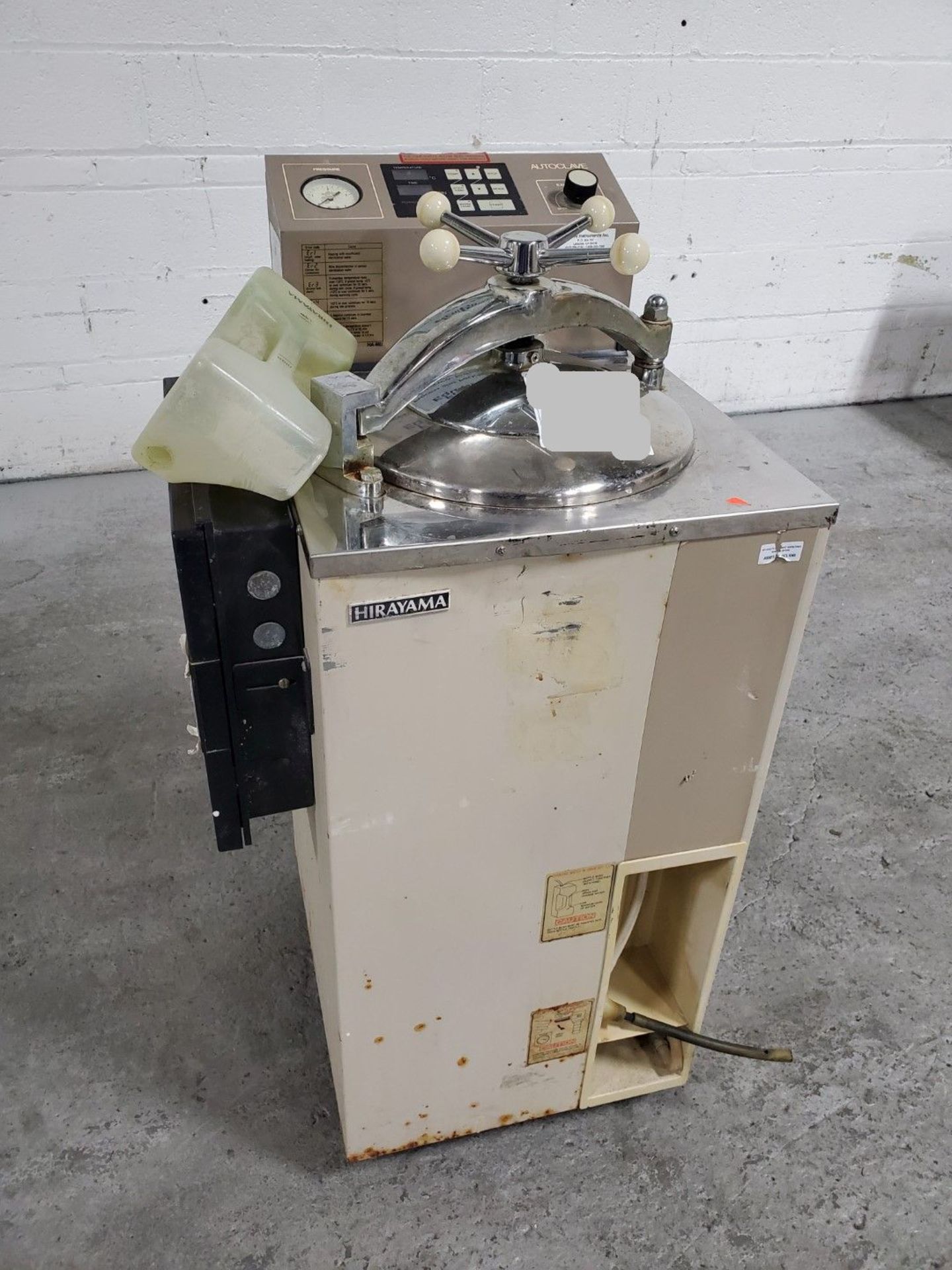 Hirayama portable Autoclave, model HA-300M11, 0.0521 cubic meter chamber