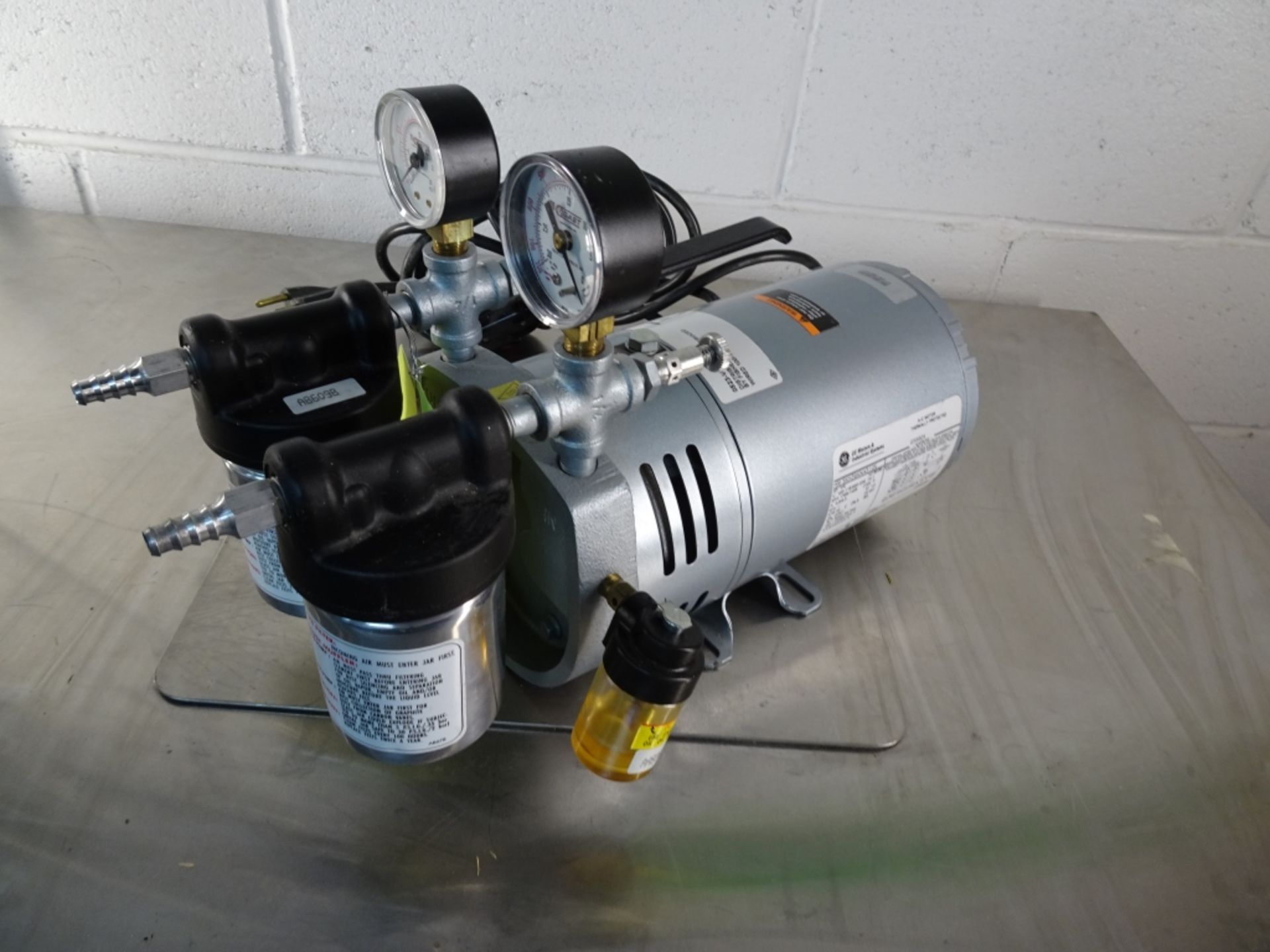 Fisher Scientific Vacuum Pump With GE 1/4 HP Motor - Image 2 of 2