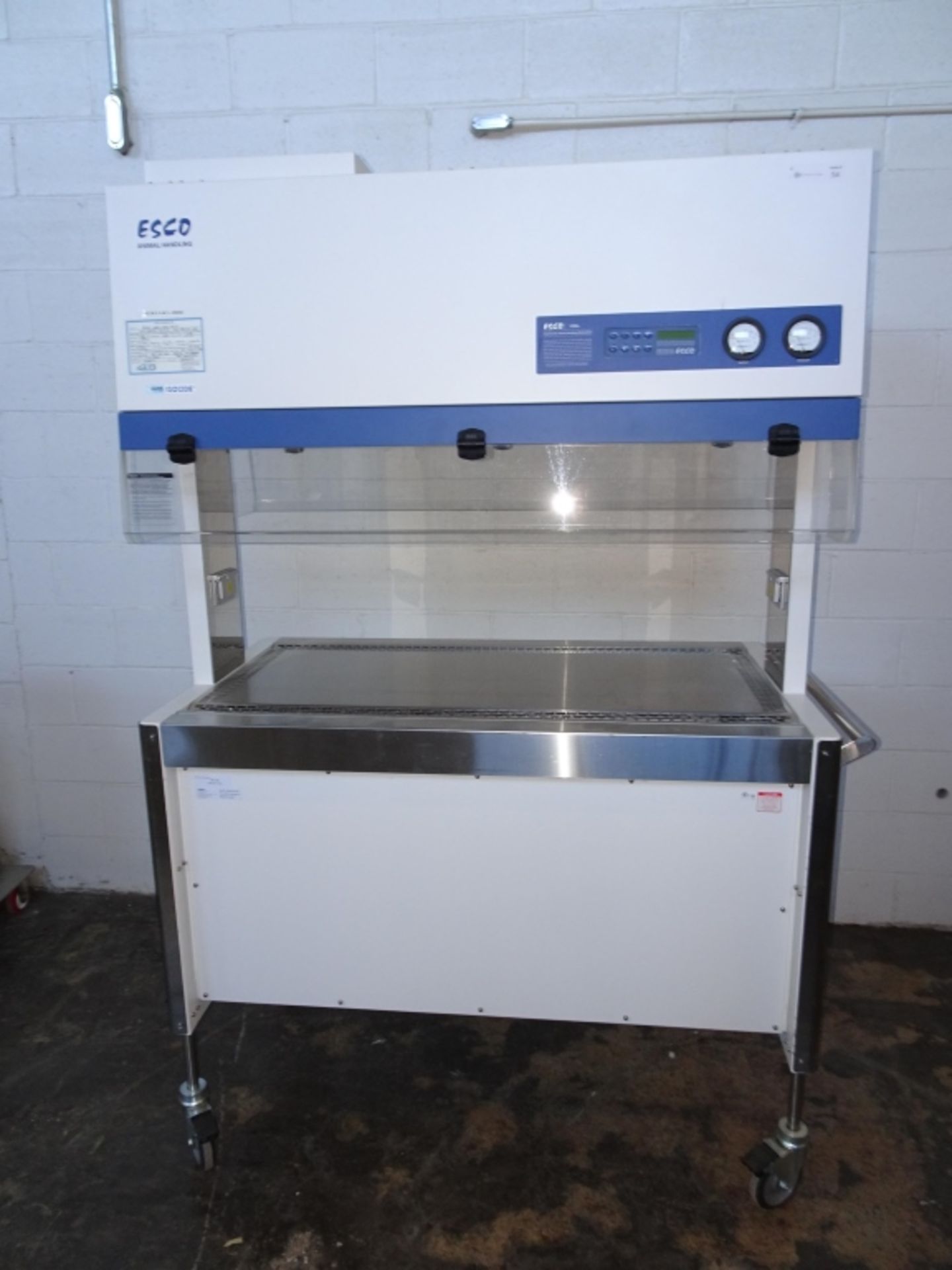 2009 Esco Technologies VDA-4A2 Animal Handling Change Station - Image 2 of 2