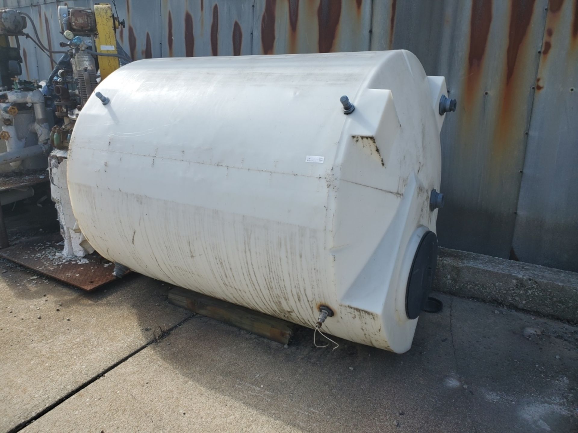 1,100 Gallon Capacity Polypropylene Tank