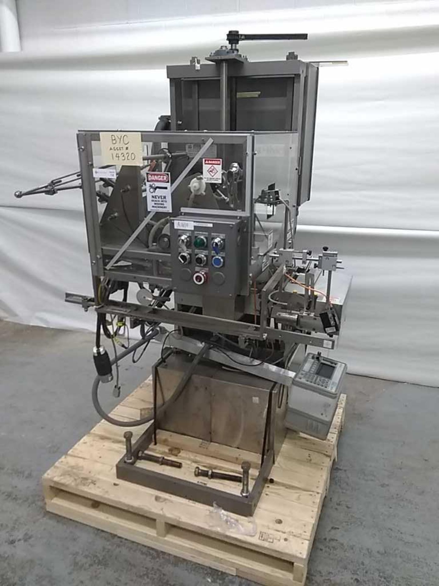 Thiele Engineering Company Model 34-000 Rotary Placer Topserter sn53041 Mfg 11/88 208V 3Ph 60Hz w/ - Image 3 of 13