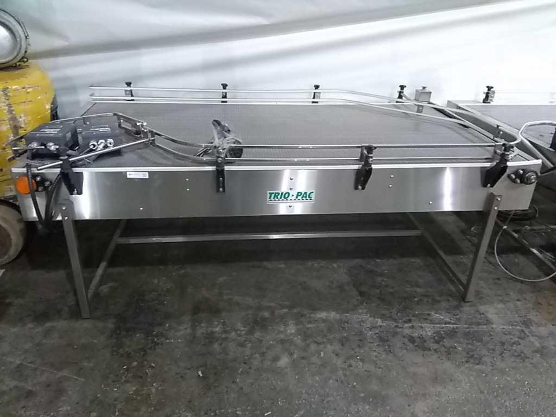 Trio-Pac Series 7231T1 48" x 92" Surge Style Conveyorized Bottle Collection Table Mfd 06/07, With ( - Image 3 of 5