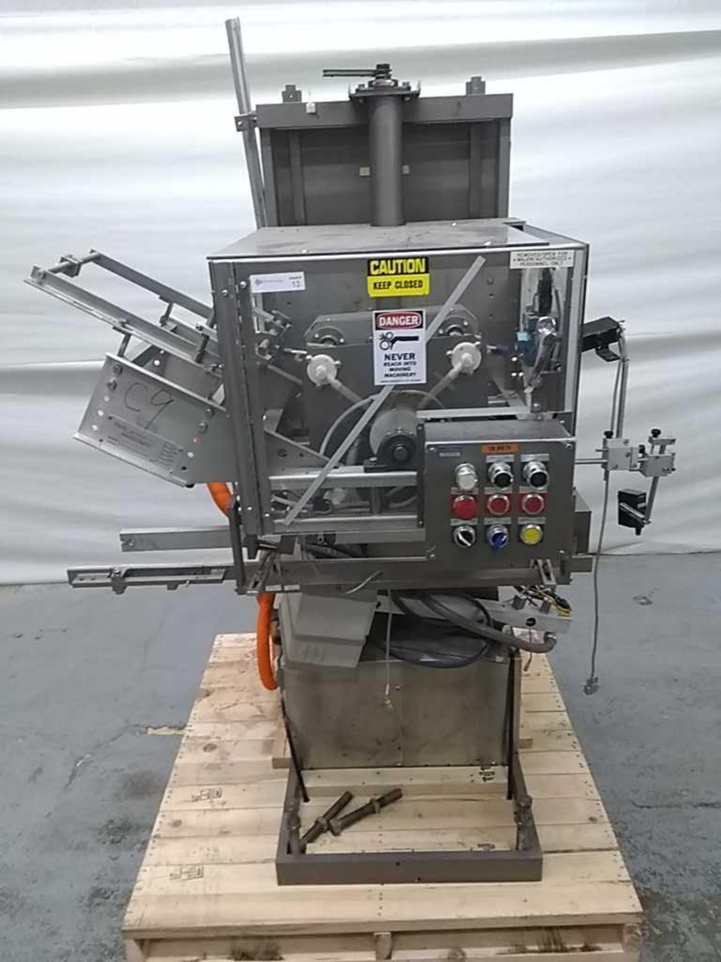 Barry-Wehmiller Thiele Technologies Inc model 33-BOAM-1B Top Sorted Model 304-BOAM-1B sn T7400A131