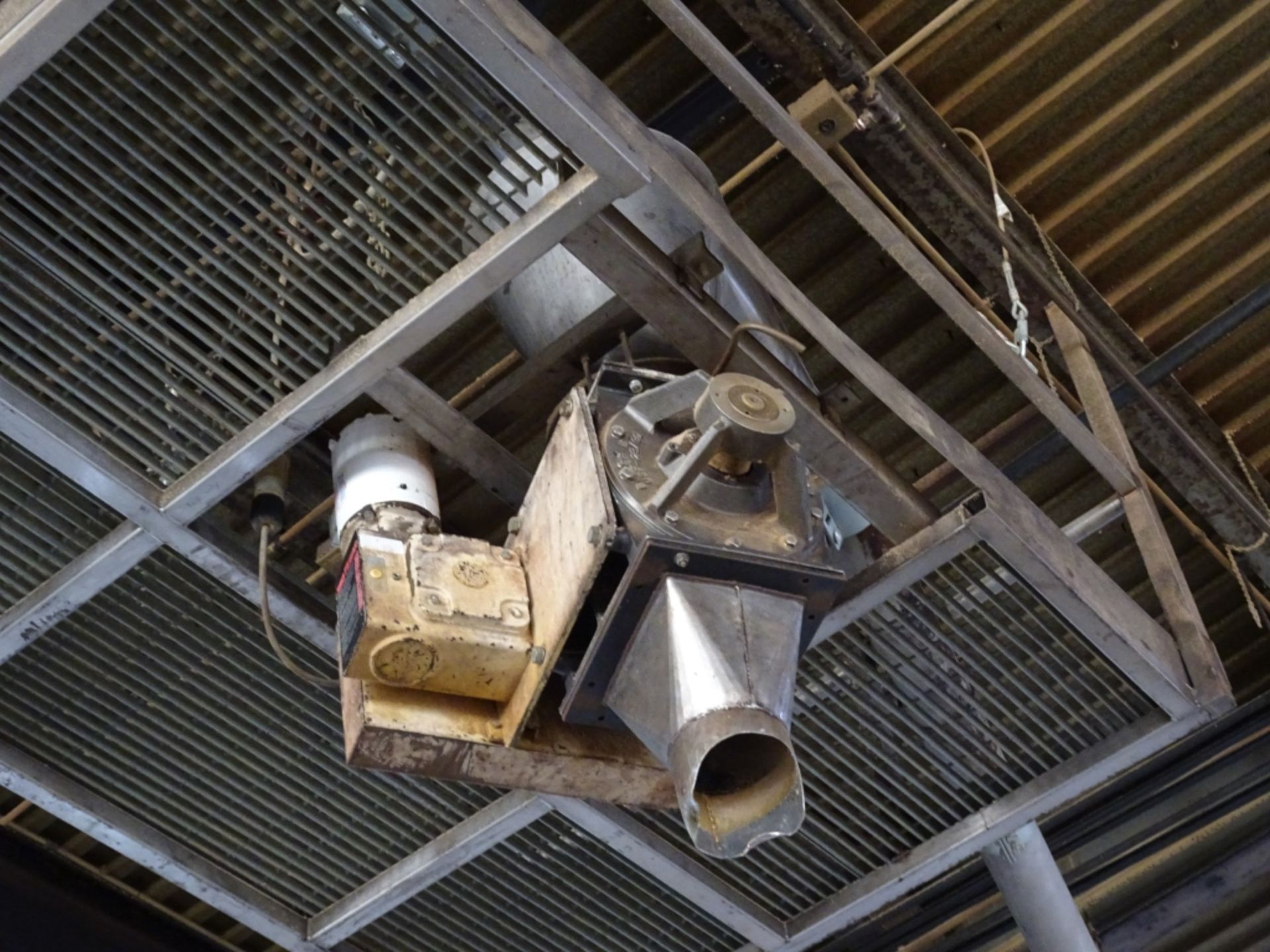 Buhler 32x32"x10' Airlock Material Drying Bin sn 54980948 w/ Associated Blow Motor, Material Feed - Image 17 of 19