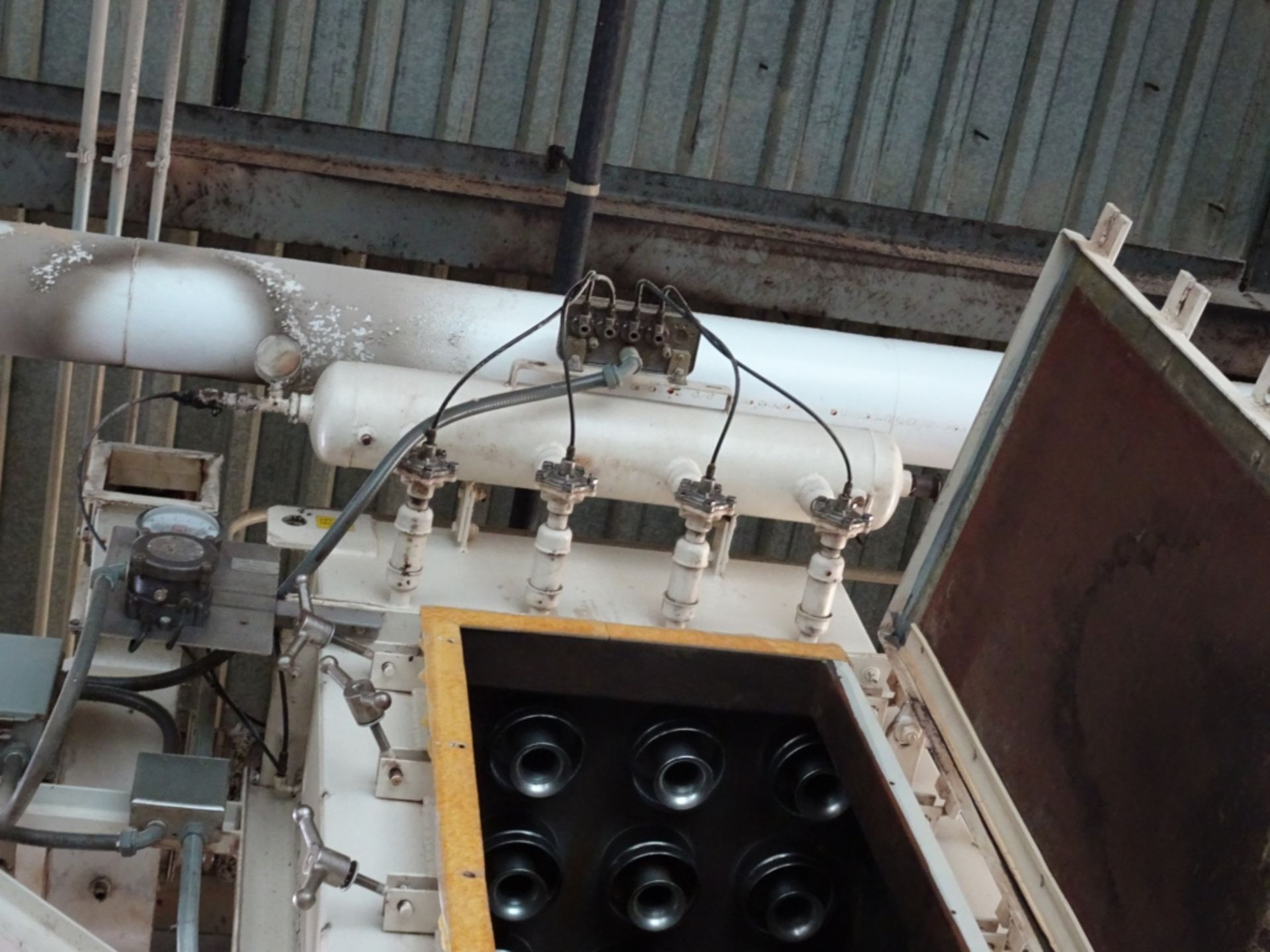 Buhler 32x32"x10' Airlock Material Drying Bin sn 54980948 w/ Associated Blow Motor, Material Feed - Image 7 of 19