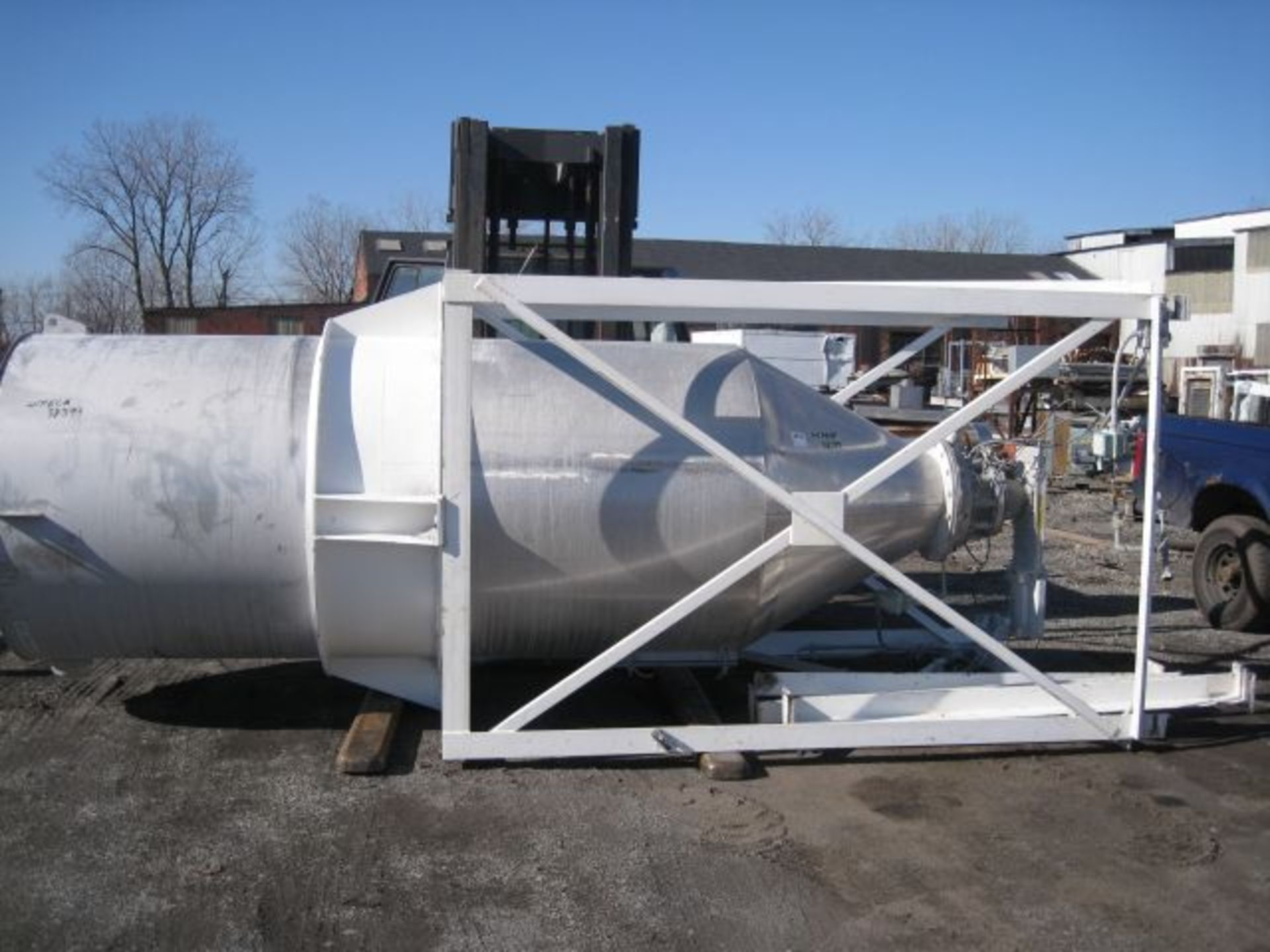 Dynamic Air Blender System. Consisting of: Operator control panel, compressed air tank, and a silo,