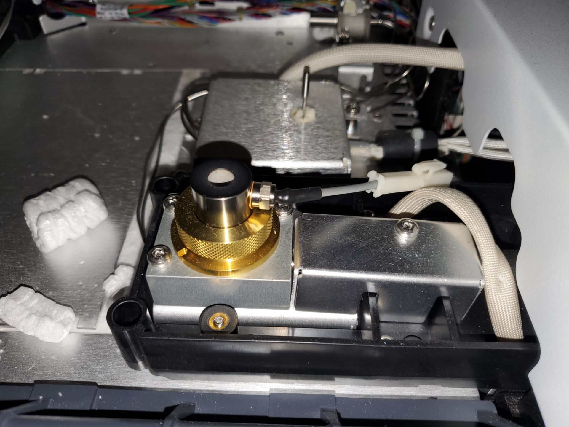 Agilent 7820A Gas Chromatograph - Image 3 of 9