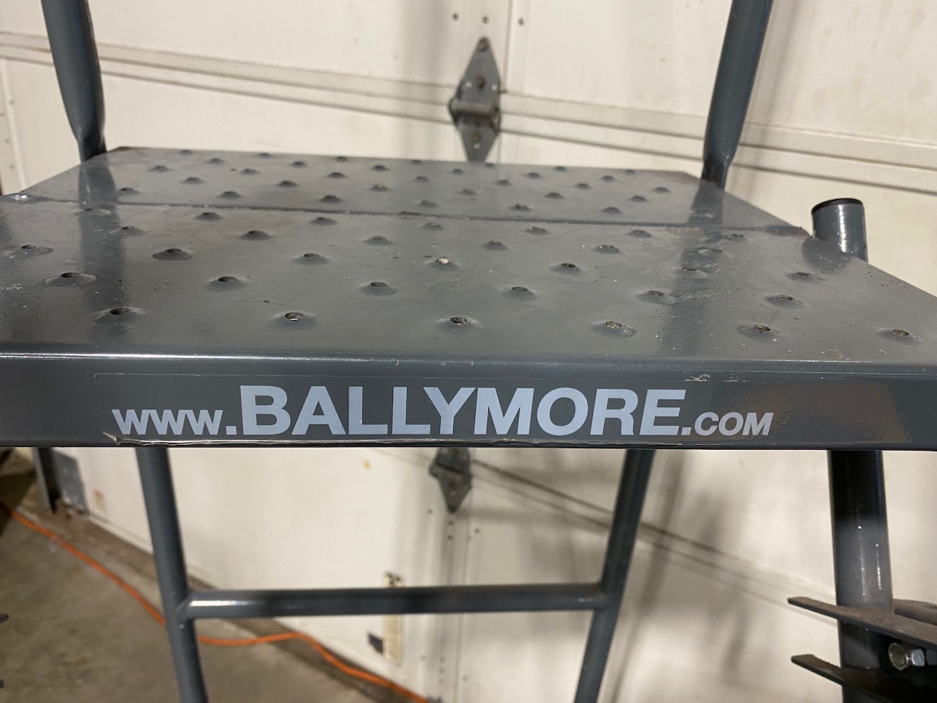 Ballymore five step rolling ladder - Image 3 of 3